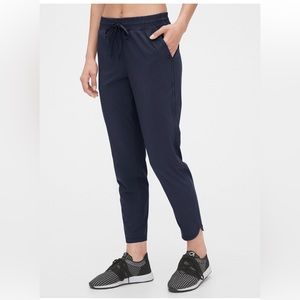 Gap Fit Runaround Joggers Size M